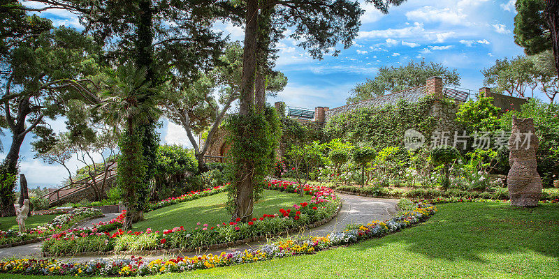 俯瞰奥古斯都花园的美丽景色——Giardini di Augusto